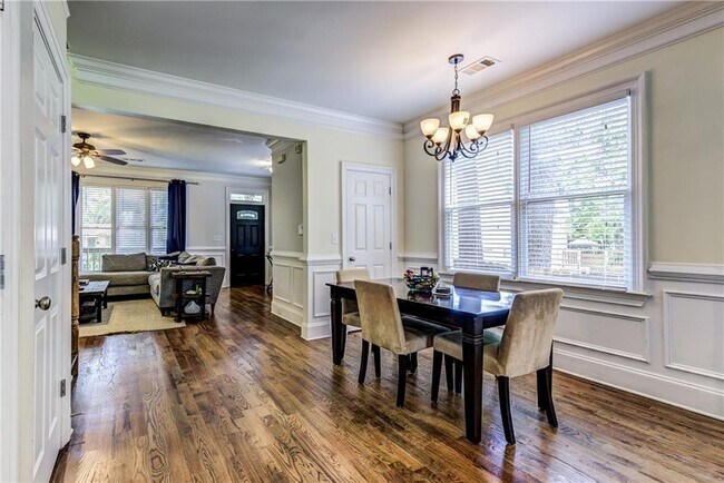 Building Photo - 1829 Sylvan Ridge Dr SW