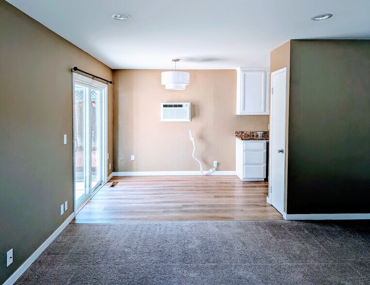 Building Photo - 22422 Walnut Cir S