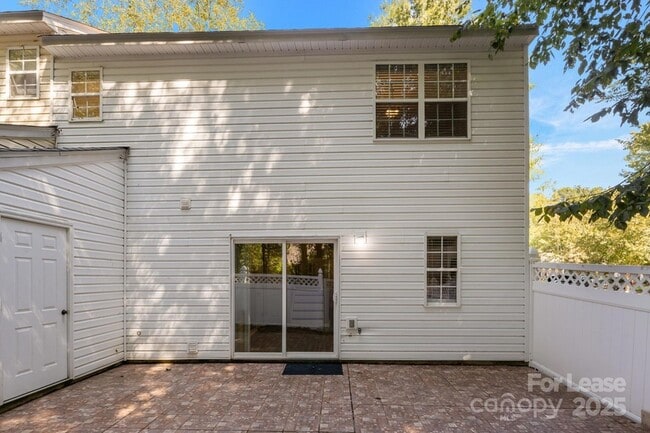 Building Photo - 10660 Holly Ridge Blvd
