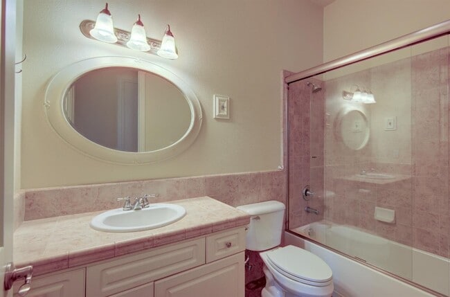 Building Photo - 1087 Loyola Ave