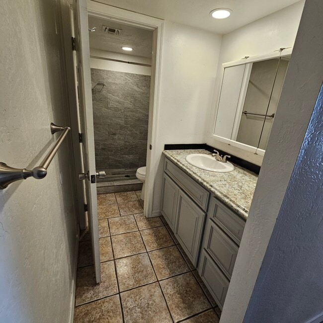 Building Photo - 420 S Terry Ln