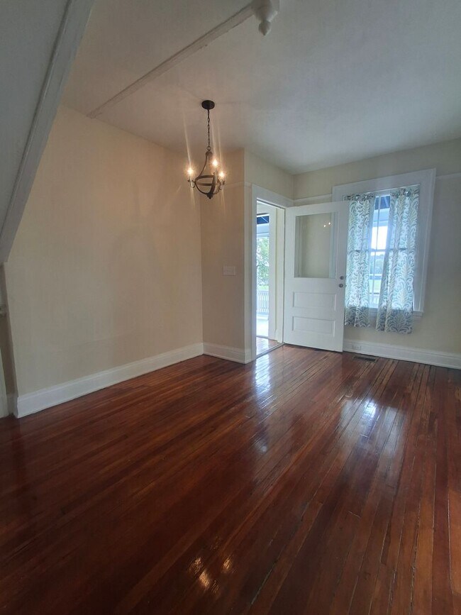 Building Photo - Historic district apartment home available...