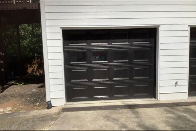 Garage parking space - 560 Morgan St NE