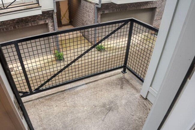 Building Photo - 1680 Memorial Dr SE