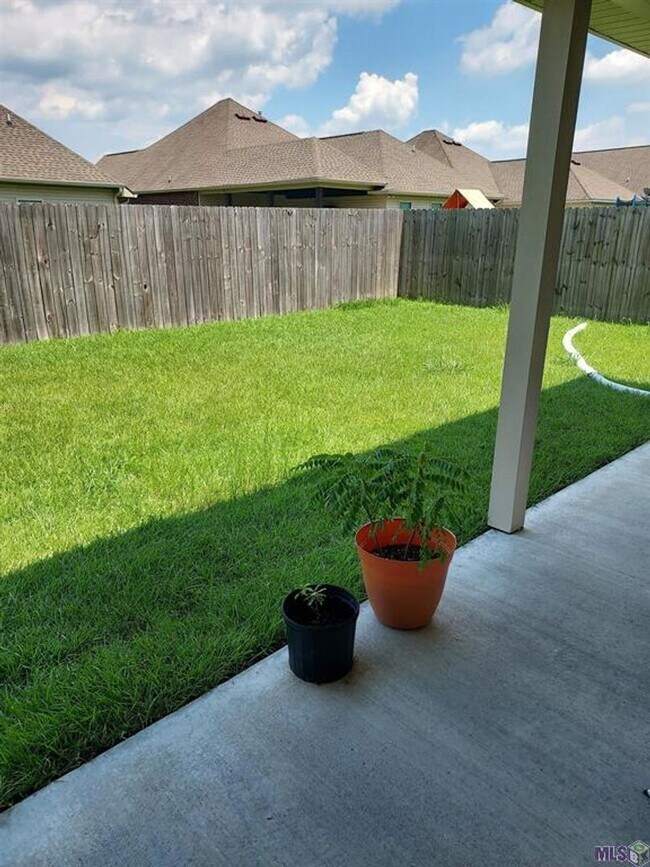 Building Photo - 18328 Crows Nest Dr