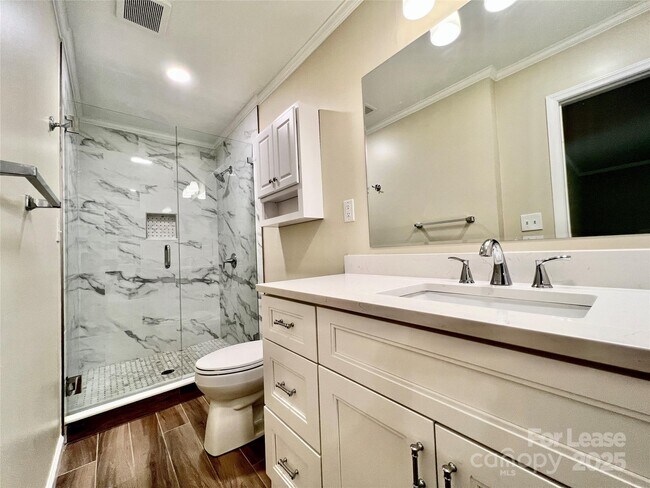 Building Photo - 911 Reverdy Ln