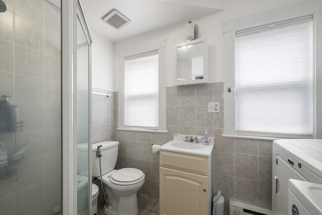 Building Photo - 18 Claymoss Rd