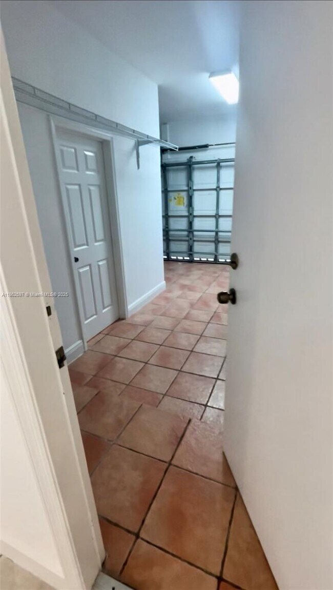Building Photo - 5871 NW 112th Ct