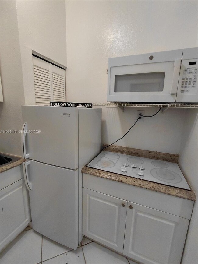 Building Photo - 1050 NE 82nd St