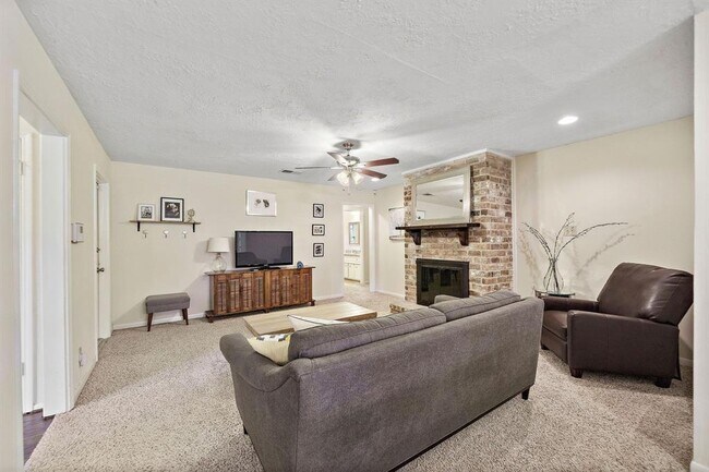Building Photo - 9715 Lawngate Dr