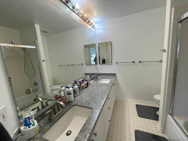 Building Photo - 11430 Eastview Ct