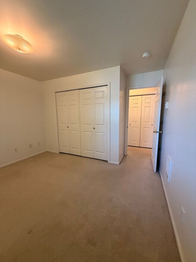 Building Photo - 1683 Ono Ave