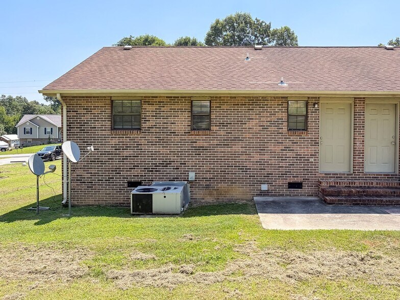 Building Photo - 1418 Baggett Rd