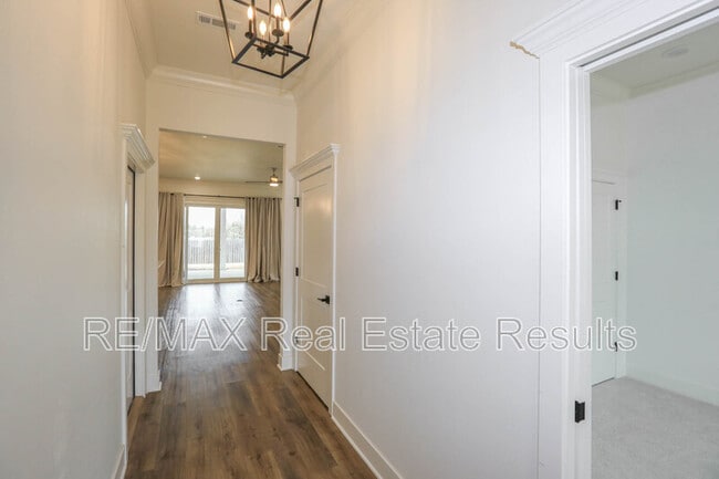 Building Photo - 1809 W Saddlebrook Ln