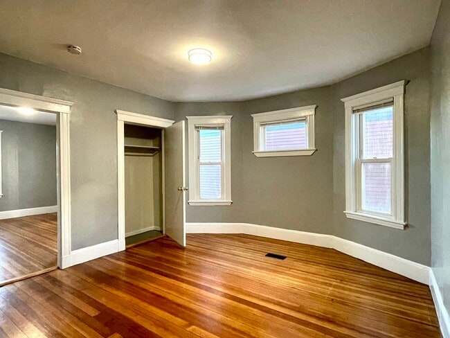 Building Photo - 29 W Tremlett St