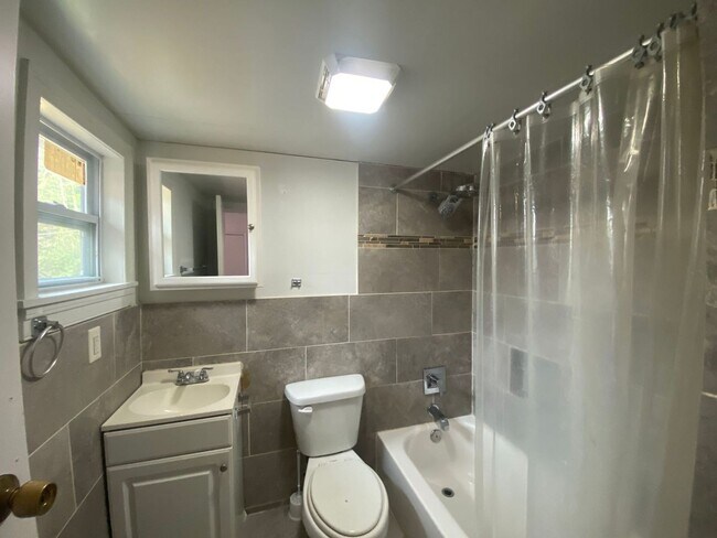 Building Photo - Atrium Park