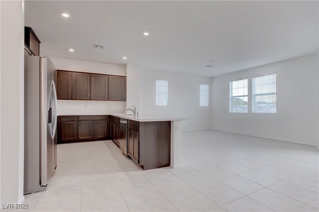 Building Photo - 618 Bellus Pl