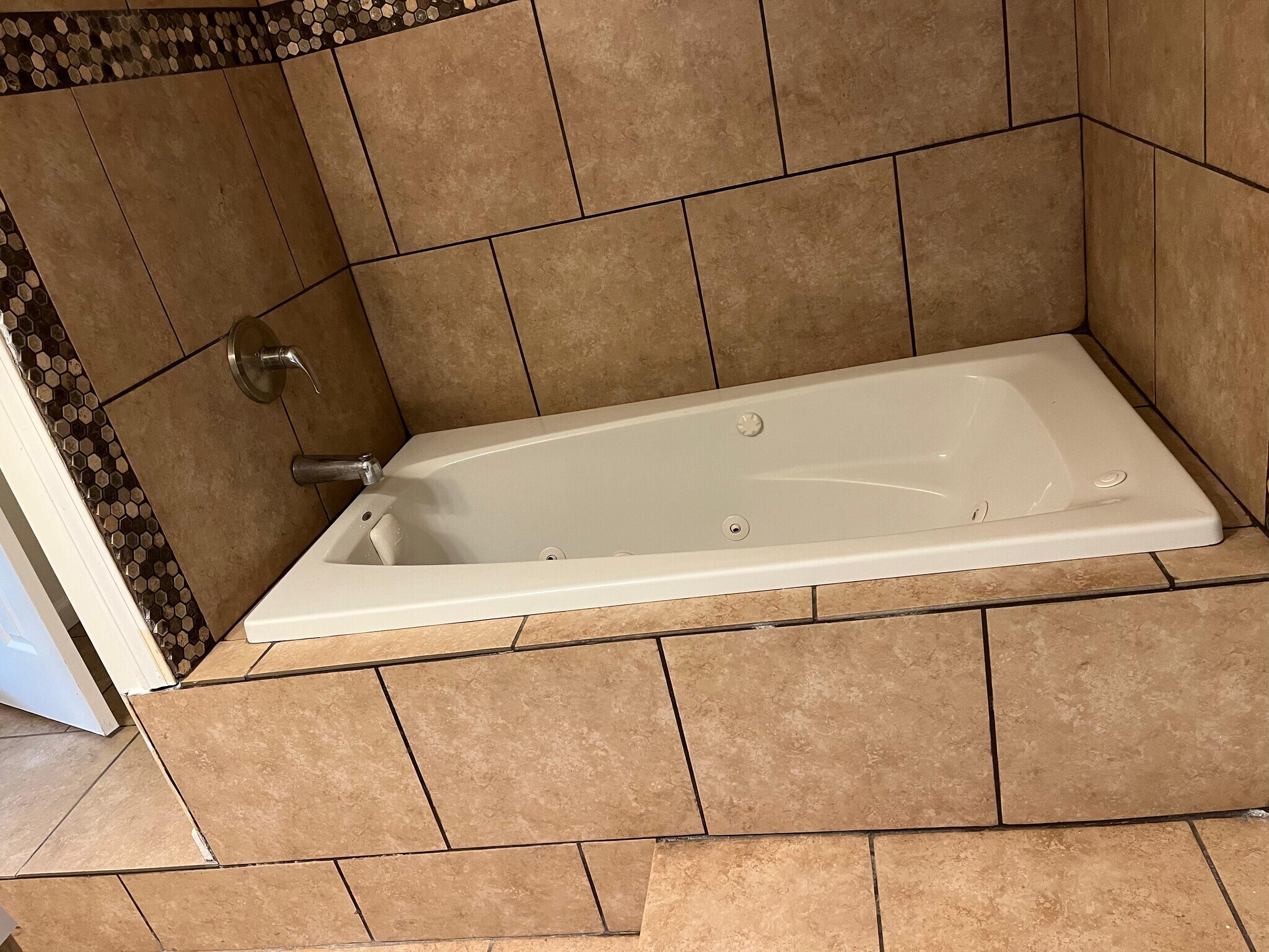 Building Photo - 1308 Woodfall Dr