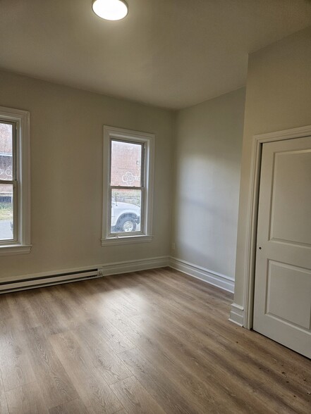 Building Photo - 533 Sumner Ct