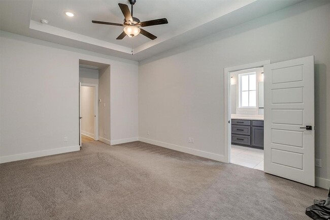 Building Photo - Stylish, Upgraded 3-bedroom, 2.5 bathroom ...