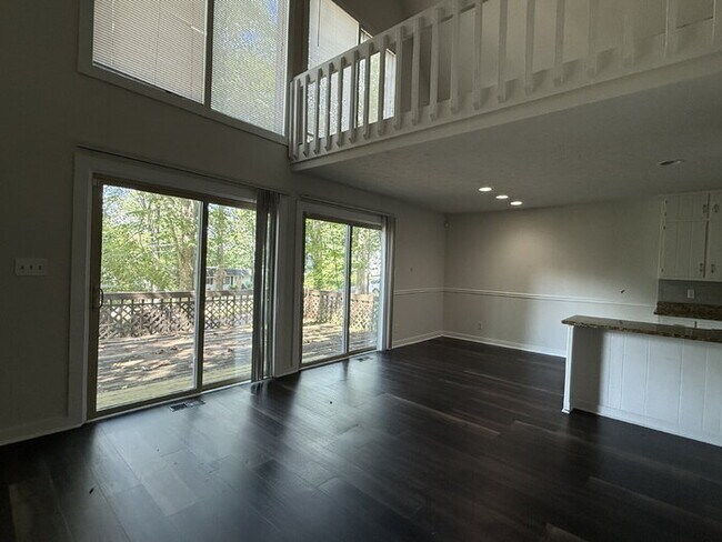 Building Photo - 8439 Lake Dr