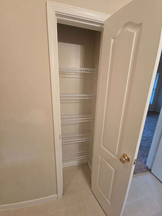 Building Photo - "Charming 1-Bedroom Condo Retreat in Tampa's Serene Villa View Circle"