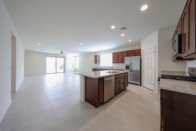 Building Photo - 3 bedroom + Den in Asante community