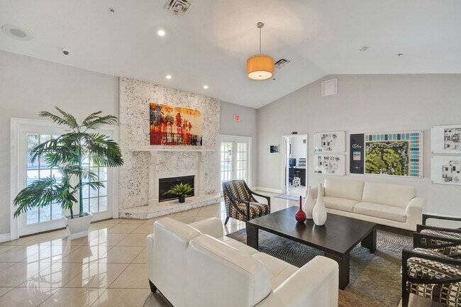 Building Photo - Remodeled 2 Bedroom / 2 Bathroom Condo with Lake View – Great Location