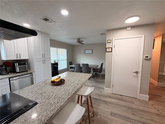 Building Photo - 106 W Cedarwood Cir