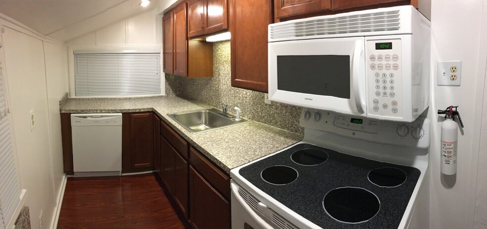 KITCHEN - 133 Curry Ave