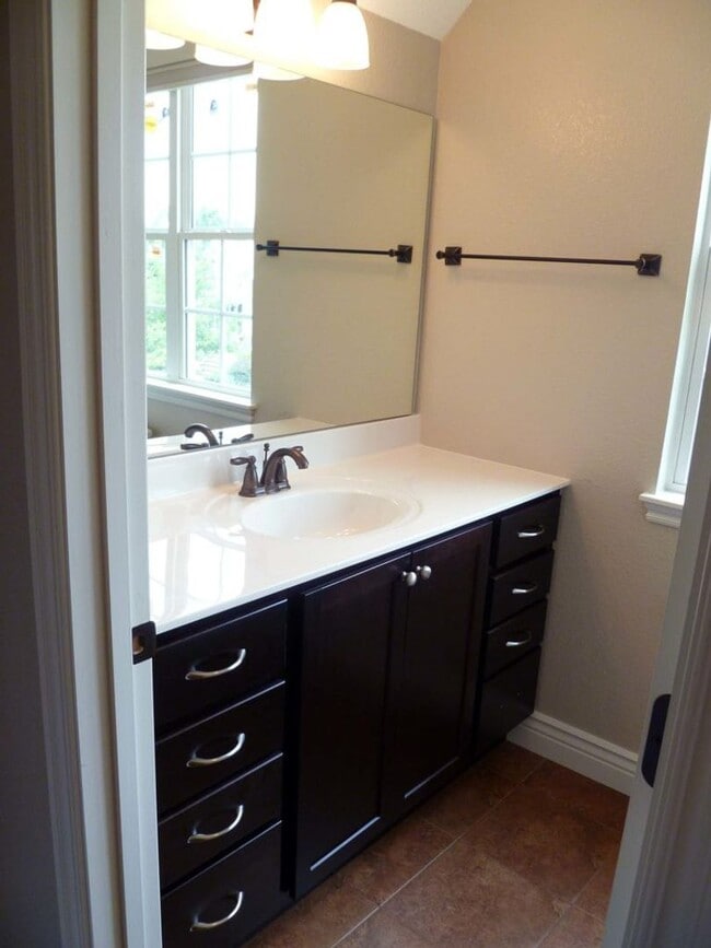 Building Photo - 3 Bedroom Victorian Style Home - Cherry Hill