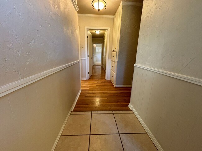 Building Photo - Spacious 3/2 in Tech Terrace w/ option to ...