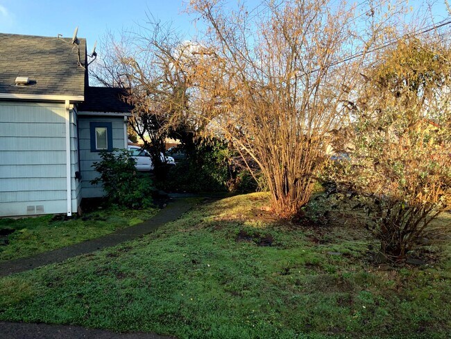 Primary Photo - 1 Bedroom Duplex in Midtown Near the Whit