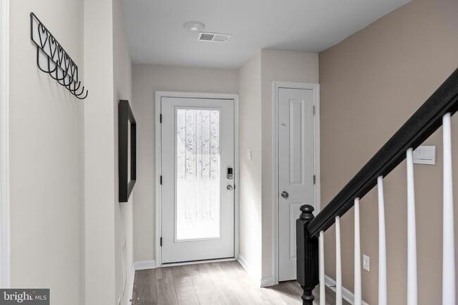 Building Photo - 813 Bond St