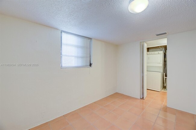 Building Photo - 229 Candia Ave