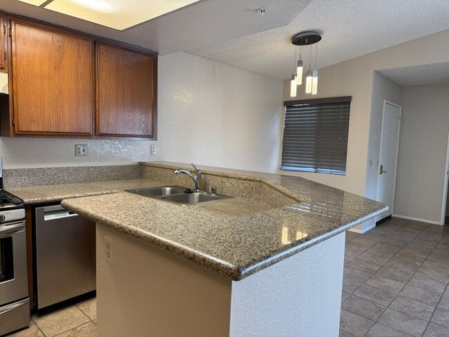 Building Photo - Lovely 2 Bedroom Condo in Azusa