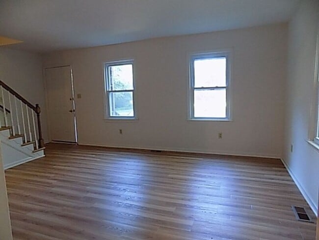 Building Photo - 532C Neck-O-Land Rd