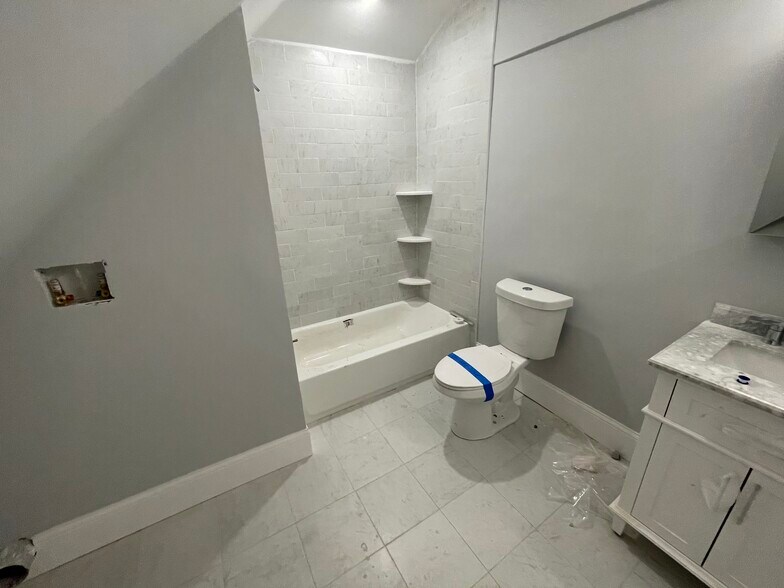 Building Photo - 158 Morrison Ave