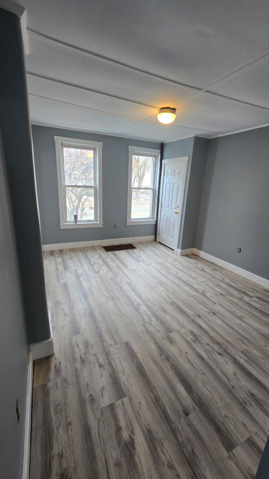 Living room - 353 N State St