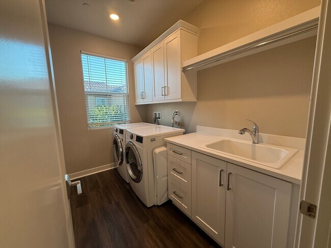 Building Photo - 6659 Encelia Pl