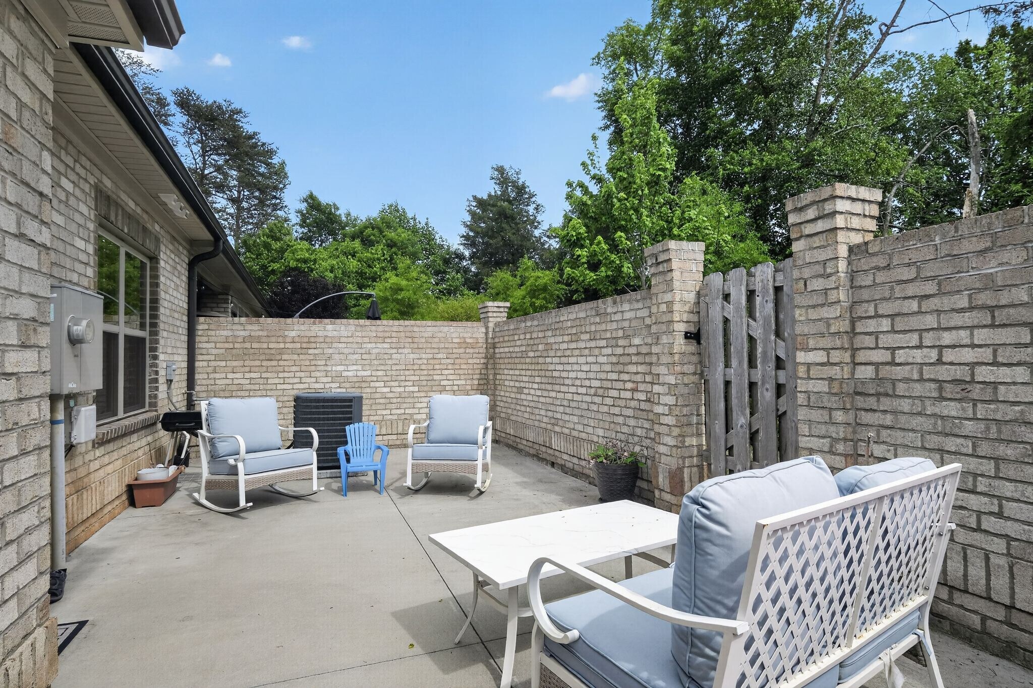 Building Photo - 1620 Cedar Hill Way