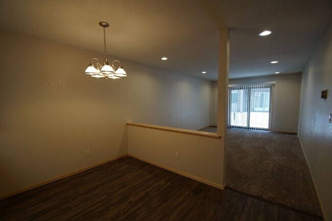 Building Photo - Pinto Suite