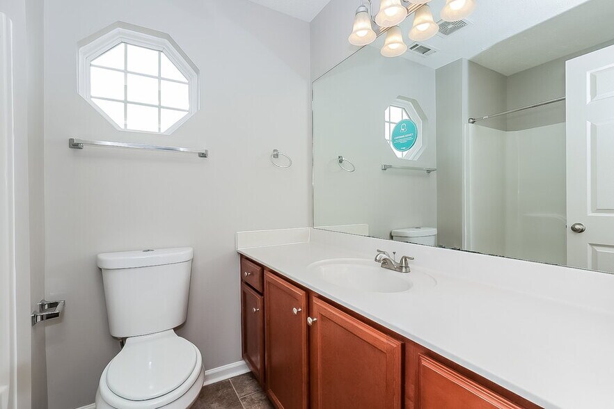 Building Photo - 117 Lyndhurst Dr