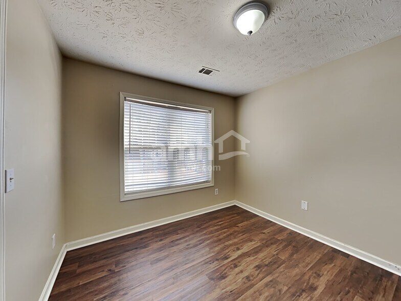 Building Photo - 682 Simon Park Cir