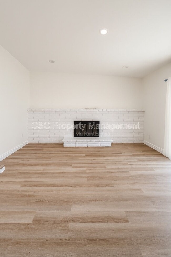 Building Photo - 296 Whitney Pl