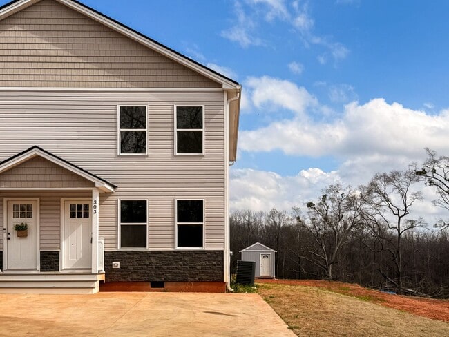 Building Photo - 303 R C Thompson Rd