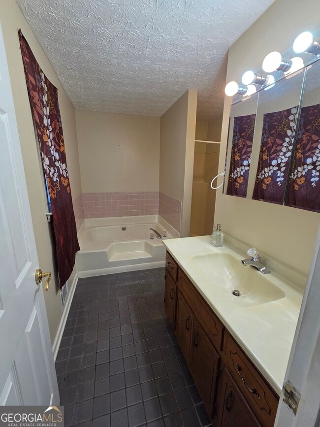 Building Photo - 160 Fox Meadow Dr