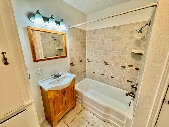 Building Photo - 3322 26th St