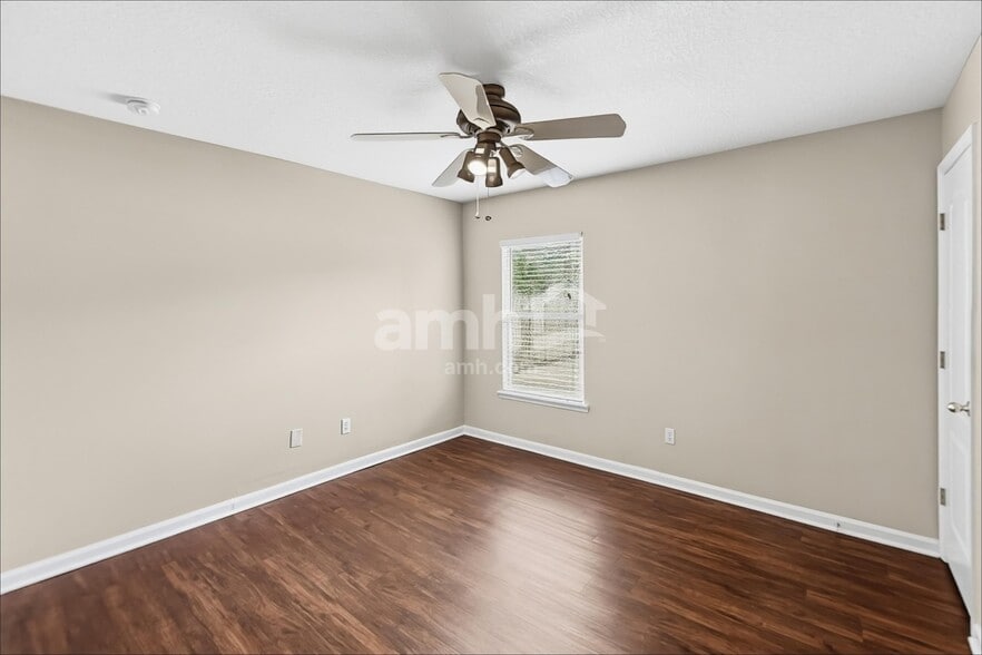 Building Photo - 1756 Hollow Glen Dr