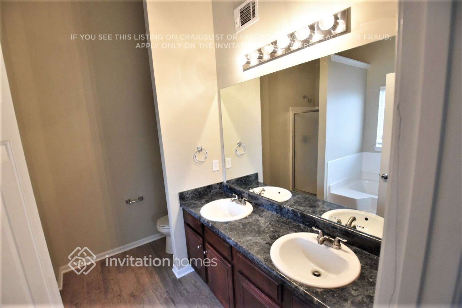 Building Photo - 3502 Rosebud Park Dr